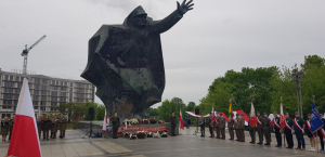 Uroczystość pod Pomnikiem Kościuszkowca – Warszawa Praga Północ ulica Okrzei