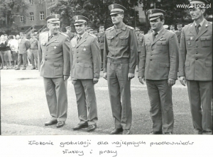 Od lewej: ppłk Krzysztofiak, por. Leszek Chmielewski, mł. chor. Paweł Sapieżyński, st. chor. Jerzy Drewniak i chor. ?